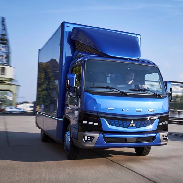Mercedes, автомобиль, дизайн, Mitsubishi Fuso eCanter - первый полностью электрический грузовик в Европе